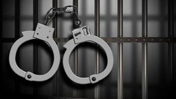 الاحتلال يعتقل فتاة على حاجز عسكري في البلدة القديمة