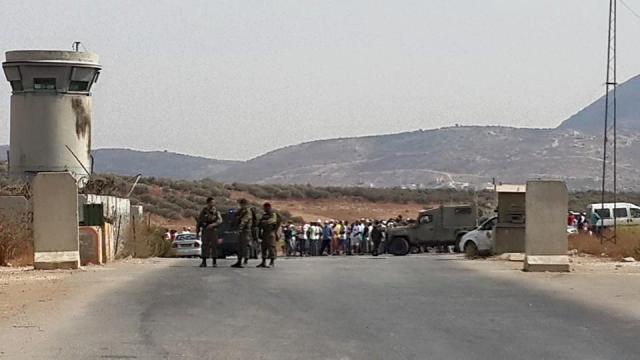 قوات الاحتلال تنصب بوابة حديدية على مدخل شوفة جنوب طولكرم
