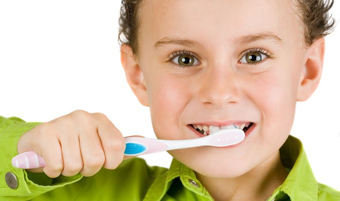 الحدث الصحي: حقائق صادمة ..متى عليك أن تغير فرشاة الأسنان؟