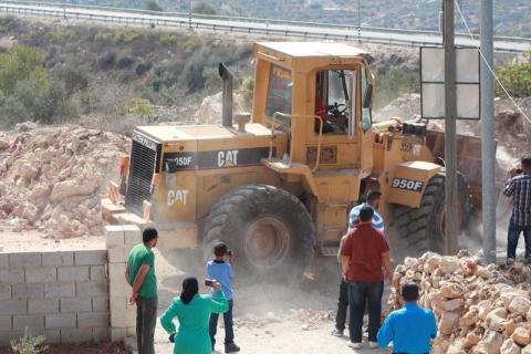 أهالي سلواد ينجحون بفتح مدخل البلدة المغلق
