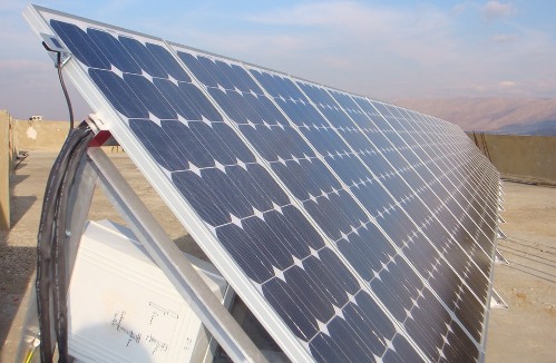 الأردن أنجز 14 مشروعا للطاقة الشمسية
