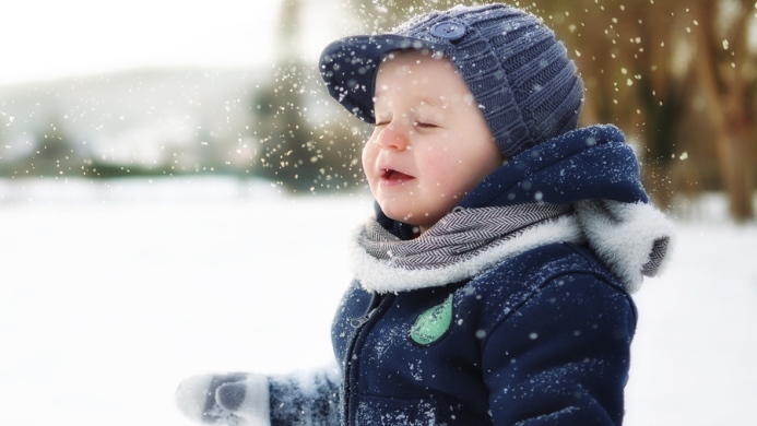 الحدث الصحي: كيف تؤمنون لأطفالكم لعباً آمنا بالثلوج؟