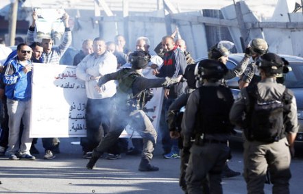 إصابة 7 مواطنين بالرصاص المطاطي في جبل المكبر
