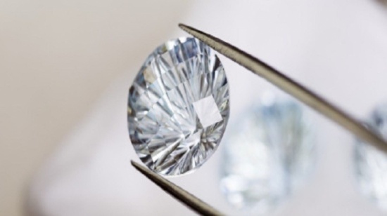العلماء يصنعون مادة يشع بريقها أكثر من الماس