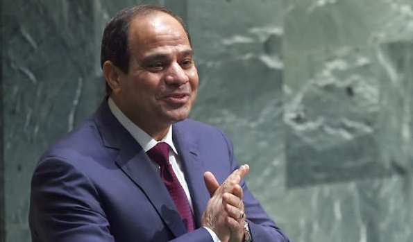 السيسي يتجه لاستقطاع 100 دولار من كل مصري بالخارج
