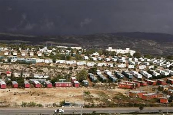 الاحتلال يخطر بالاستيلاء على 2000 دونم من أراضي بلدة الشيوخ