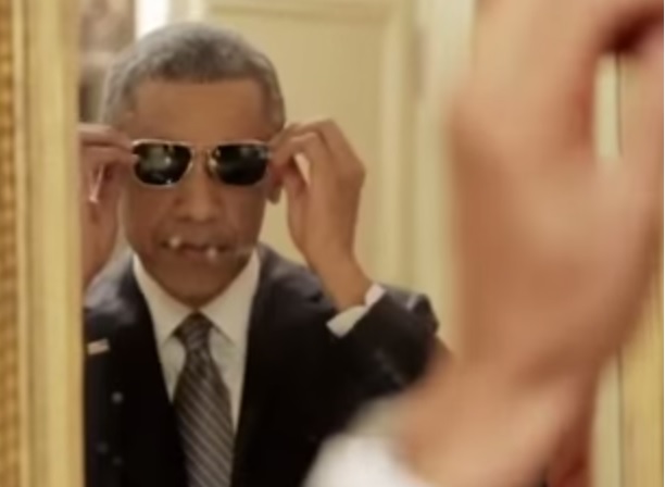 بالفيديو:ماذا يفعل أوباما أمام المرآة؟؟
