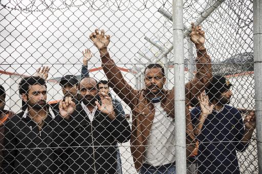 اليونان تتحرك بسرعة لاغلاق مراكز احتجاز المهاجرين بعد انتحار احدهم