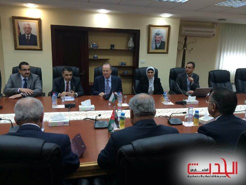 مصطفى: تفاهم فلسطيني أردني في مجالات النفط والغاز والكهرباء 
 
