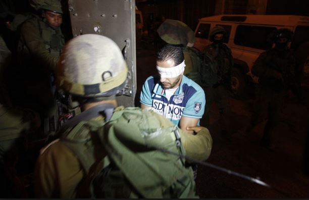 إسرائيل تعتقل 11 ناشطا