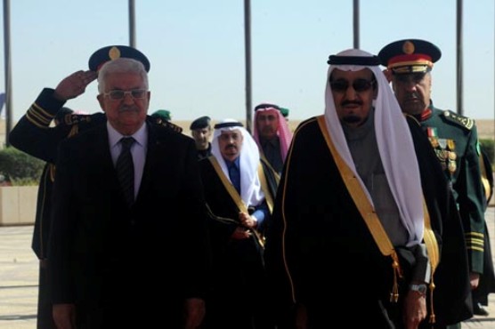 الرئيس يلتقي خادم الحرمين في زيارة سريعة إلى الرياض