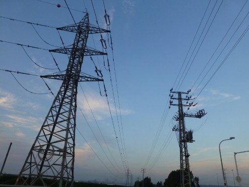 القطرية الإسرائيلية تقطع الكهرباء عن أجزاء واسعة من نابلس وجنين