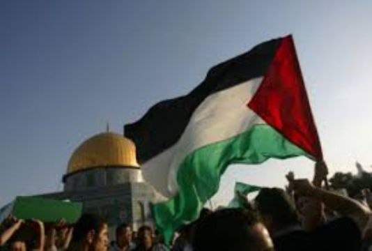 حماس تطالب المجتمع