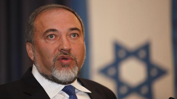 ليبرمان: يجب إخراج إسرائيليين عرب عن القانون كما فعلت محكمة مصرية مع حماس