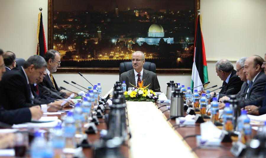 الحكومة الفلسطينية تؤجل سداد جزء من فوائد ديونها العام الماضي