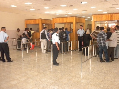معبر الكرامة يعمل