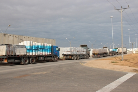 إدخال 660 شاحنة إلى غزة عبر كرم ابو سالم 