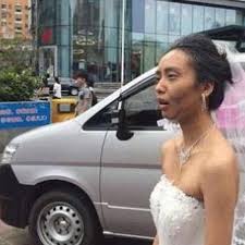 فتاة صينية وضعت في يوم زفافها مكياج لتصبح كالعجوز
