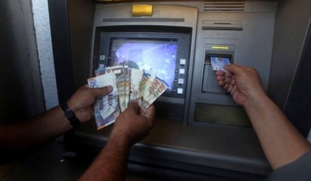 رواتب الموظفين عن شهر شباط غدا في البنوك