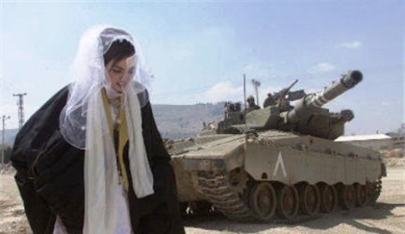 الاحتلال يمنع الزواج ما بين الفلسطينيين من خلال تقييد حركتهم والتحكم بها
