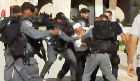 إصابة مسن جراء اعتداء المستوطنين عليه في القدس 