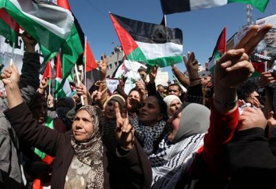 مسيرة نسوية في غزة احتفالا بيوم المرأة العالمي 