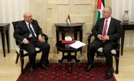 الحمد الله يبحث مع رئيس اللجنة القطرية لإعادة إعمار غزة سبل تنفيذ المشاريع المقدمة من قطر
