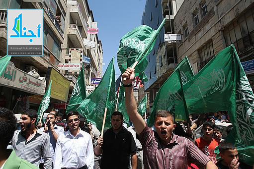 حماس تتهم الأجهزة الأمنية باعتقال 32 ناشطا من مؤيديها بالضفة