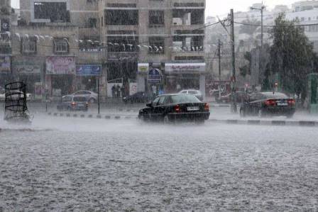 الشرطة تحذر المواطنين من خطر الانزلاق على الطرق