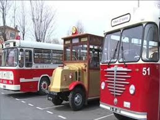 الحافلات القديمة