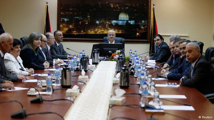 فصائل غزة ترفض أي لقاءات مع حكومة التوافق مالم تتراجع عن قراراتها الأخيرة