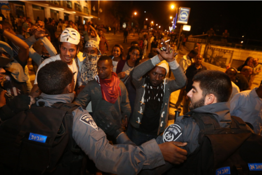 إسرائيليون من أصل إثيوبي يعاودون التظاهر في حيفا