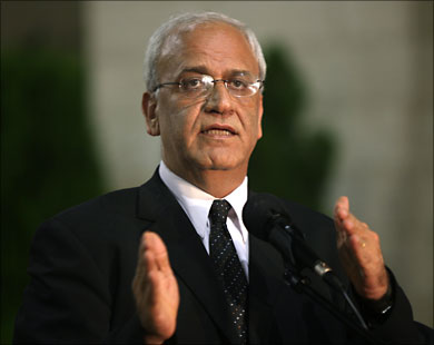 عريقات: فلسطين حاضرة في قمة كامب ديفيد