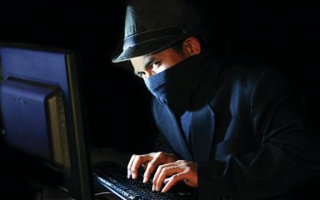 توقيف متهمين بجرائم الكترونية في الخليل