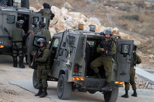 اعتقال مواطنة ونجليها في القدس