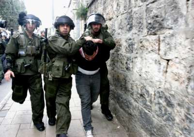 اعتقال مقدسي جنوبي القدس بعد اتهامه بمحاولة طعن جندي إسرائيلي 