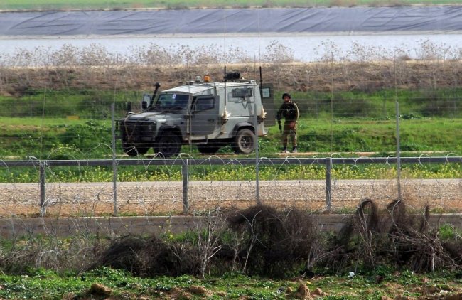 جيش الاحتلال يعتقل شابا فلسطينيا على حدود غزة 