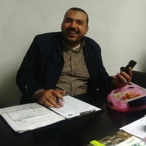 المئات يشيعون 