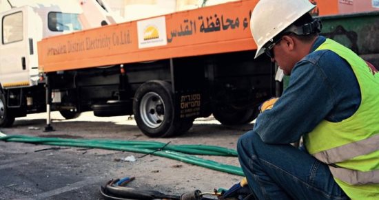العمري ينفي خصم إسرائيل أي مبالغ من المقاصة كديون على الشركة لصالح كهرباء إسرائيل