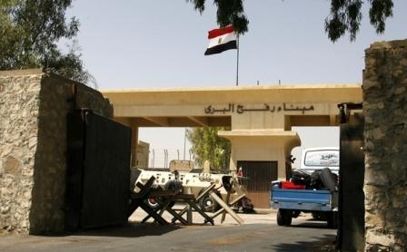 السلطات المصرية تفتح معبر رفح في اتجاه واحد لمرور العالقين