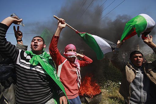 اعتقال 4 فلسطينيين خلال فض مسيرة منددة باستيلاء إسرائيل على 