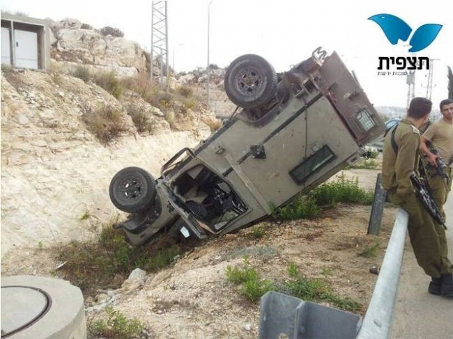 إصابة جنديين إسرائيليين بانقلاب جيب بالخليل
