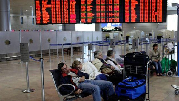 إسرائيل تحتجز صحفيين ونشطاء أتراكًا في مطار بنغوريون 