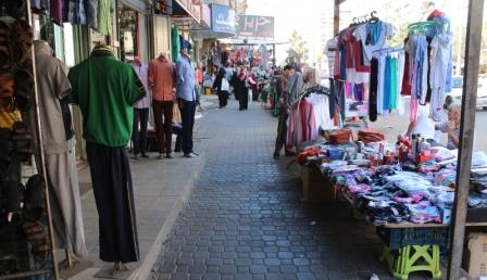 مواطنون يشتكون .. تجار يغالون في الأسعار وسط غياب الرقابة على الأسواق