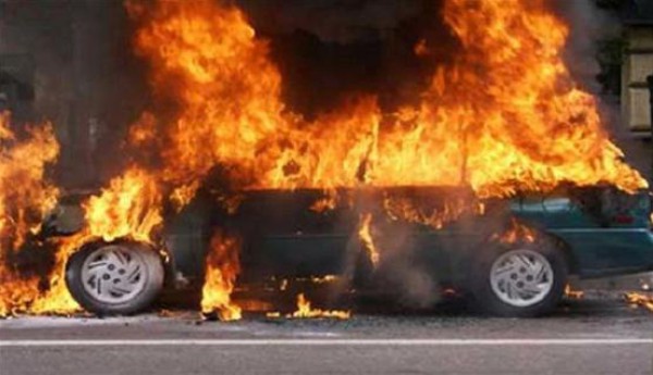  مجهولون يفجرون 5 سيارات في مدينة غزة