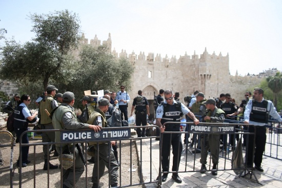 الاحتلال يفرض قيوداً على وصول المصلين إلى المسجد الأقصى 