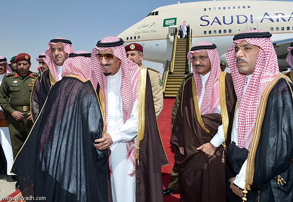 سايمون هندرسن يكتب ويسأل: من الذي يوجه «آل سعود»؟ 