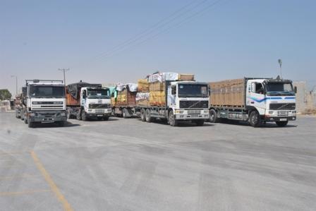 650 شاحنة عبر كرم أبو