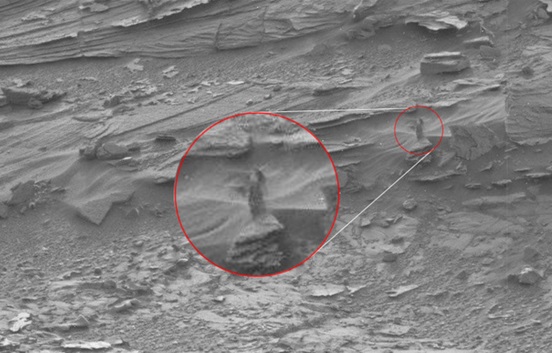 فيديو.. امرأة بفستان أسود تظهر في المرّيخ