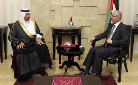  الحمد الله يدعو رجال الاعمال الفلسطينيين إلى الاستثمار في ارضهم
